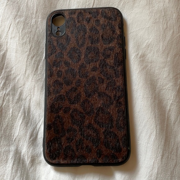 furry cheetah phone case - Picture 1 of 2